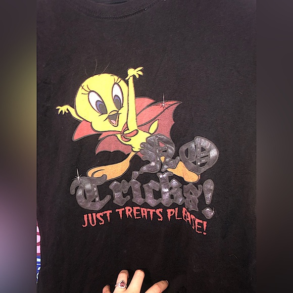 Looney Tunes Tweety Bird shirt 🐥 - Picture 2 of 4